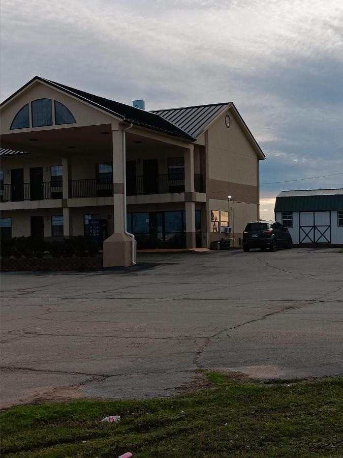 Hiway Inn Express Coalgate Exterior photo